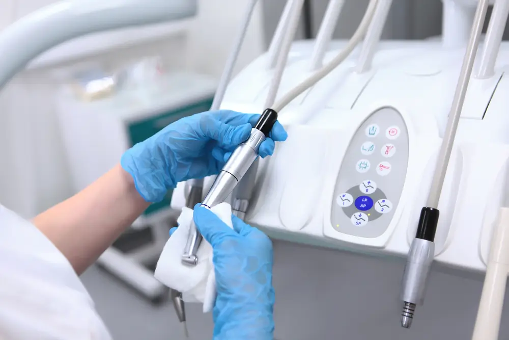 Verifiche di sicurezza apparecchiature odontoiatriche